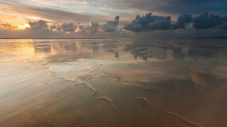 Beach clouds reflections sunset ocean - cloud and water free wallpaper