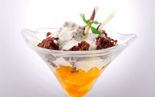 Dessert glassbowl icecream fruit whitebackground - byeon sangbyeok free wallpaper