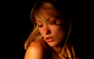 Woman closed eyes hand shoulder - diffuse lighting free wallpaper for desktop