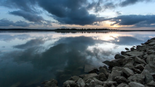 Large water shore clouds trees - cloud above free wallpaper