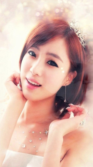 Woman white dress tiara diamond - sunny free wallpaper for mobile