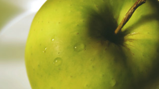 Green apple water droplets macro - a green apple free wallpaper