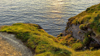 Grassy cliff path water boat - free textures wallpaper