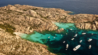 Boats lake rocks aerial scenery - free ship wallpaper