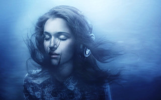 Woman headphones water blue light - ear free wallpaper