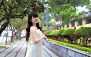 Woman white dress pink butterflies - bian jingzhao free wallpaper