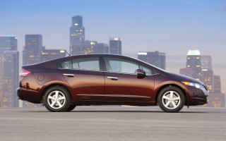 Maroon car cityscape night tokyo - the light free wallpaper