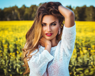 Woman long hair red lipstick 11 - red lipstick free wallpaper