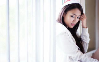 Woman santa hat smile window - dr. atl free wallpaper for desktop