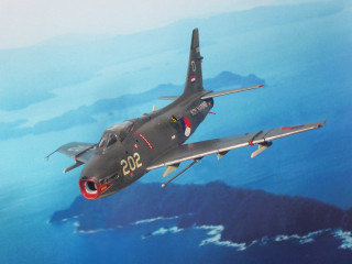 Fighter jet mountain sky red - a red tail free wallpaper