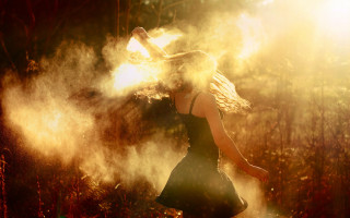 Woman dress smoke wind hair - dust free wallpaper