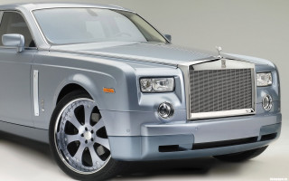 Silver rolls royce white room - a white room free wallpaper