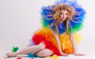 Colorful dress feathered hat sitting - colour free wallpaper for desktop