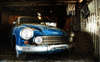 Old blue car barn hay - a barn free wallpaper