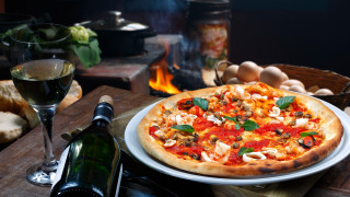 Pizza whiteplate wine glass foodphotography - coppo di marcovaldo free wallpaper