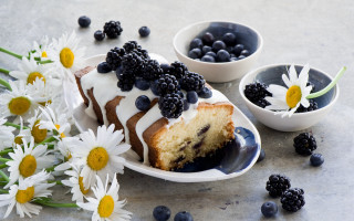 Blueberry blackberry cake flowers berries - a cake free wallpaper for desktop