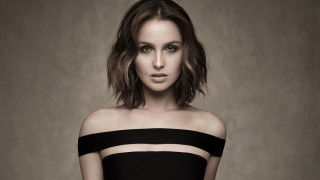 Woman black dress vorticism portrait - her pocket free wallpaper