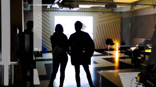 Group people room open door - interactive free wallpaper