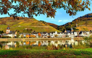 Scenic town lake mountain autumn - scenic free wallpaper