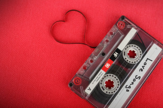 Cassette heart red surface string - a string free wallpaper for desktop