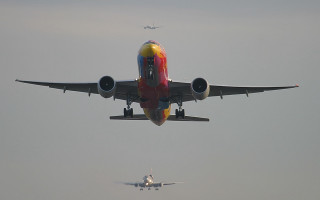 Large jetliner cloudy sky airport - turnaround free wallpaper for desktop