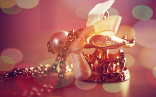 Gold necklace bow pearls bokeh - jewelry free wallpaper