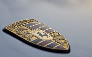 Horse badge hood ornament puzzle - neoism free wallpaper