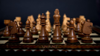 Chess board armor blurry depthfield - a chess board free wallpaper