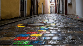 Narrow street rainbow drain yellow - a rainbow free wallpaper for desktop