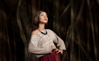 Woman dress necklace forest portrait - a tree trunk free wallpaper