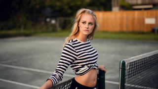 Woman tennis court blonde portrait - alison geissler free wallpaper