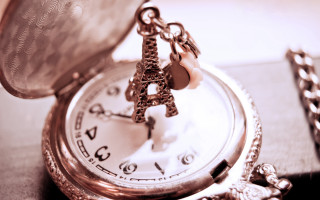 Small pocket watch eiffel chain - a chain free wallpaper