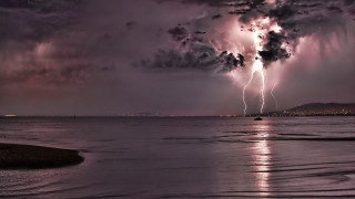 Lightning ocean city boat night - dramatic lightning free wallpaper for desktop