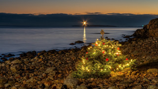 Christmas tree beach lighthouse lights - a lighthouse in the distance free wallpaper