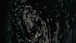 Black background water drops frisbee - gutai group free wallpaper