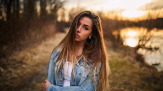 Woman longhair lake field surprised - look free wallpaper