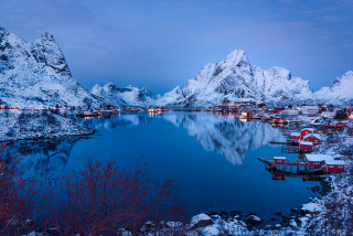 Snowy mountain lake town cherry - a snowy mountain range free wallpaper