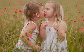 Girls kissing flower field blurry - their nose free wallpaper