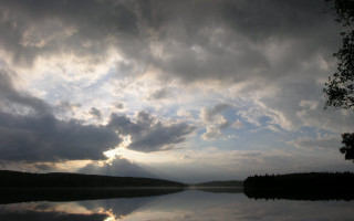Lake clouds tree sunbeam matte - a sunbeam in the distance free wallpaper
