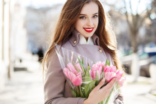 Woman smiling pink flower bouquet - free valentines wallpaper