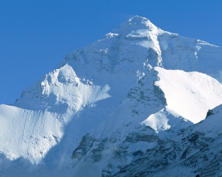 Snow mountain skier blue sky 2 - free mountains wallpaper