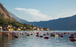 Lake red buoys mountain houses 2 - free ship wallpaper