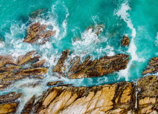 Rocky coastline waves crashing ocean - adrian zingg free wallpaper