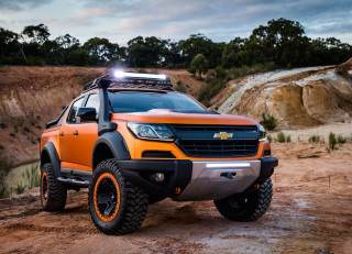 Truck light dirtroad cliff trees - a truck free wallpaper