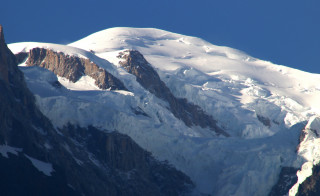Snow mountain bird blue sky - a clear blue sky above free wallpaper