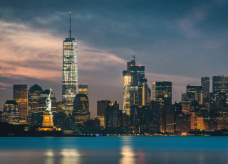 City skyline water tower bridge - a large body of water in front free wallpaper