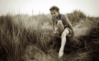 Woman sitting field tall grass - tall grass free wallpaper for desktop