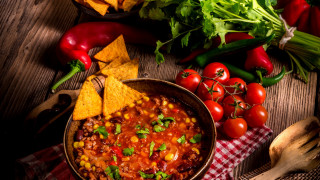 Bowl chili tortilla chips vegetables - other vegetable free wallpaper