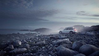 White car rocky beach ocean - the ocean under a cloudy sky free wallpaper