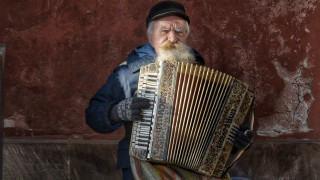 Bearded man accordion red wall - a red brick wall behind free wallpaper